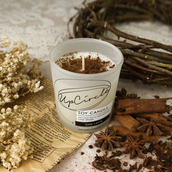 UpCircle Chai Latte Vonná svíčka, 180 ml