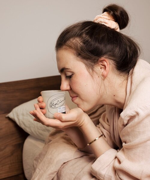 UpCircle Chai Latte Vonná svíčka, 180 ml