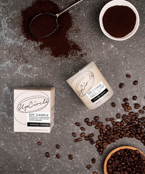 UpCircle Espresso Martini Vonná svíčka, 180 ml