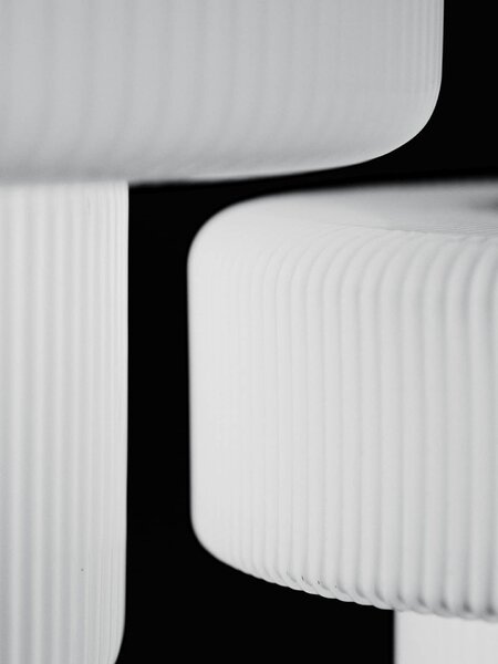Skleněná stolní LED lampička Ripple White Large
