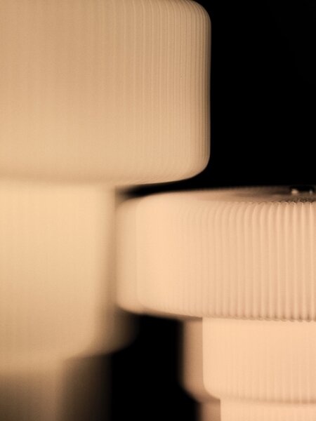 Skleněná stolní LED lampička Ripple White Large