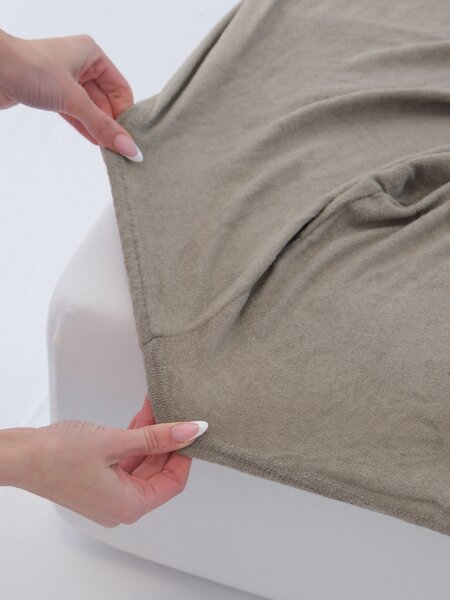 MK Lůžkoviny Froté prostěradlo do postýlky 70 × 140 cm - šedohnědá