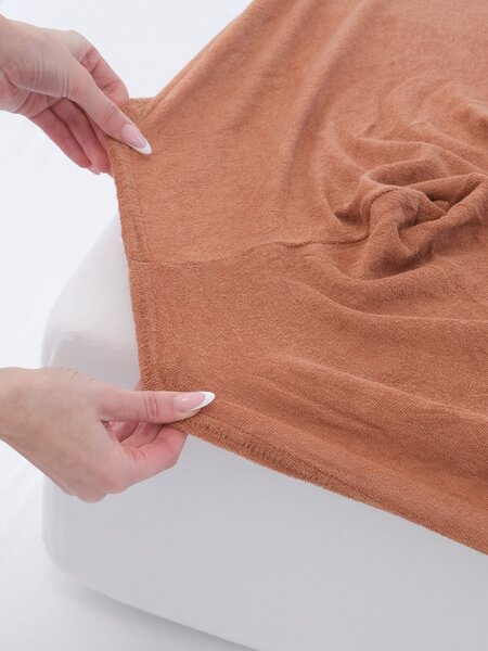 MK Lůžkoviny Froté prostěradlo do postýlky 70 × 140 cm - terakota