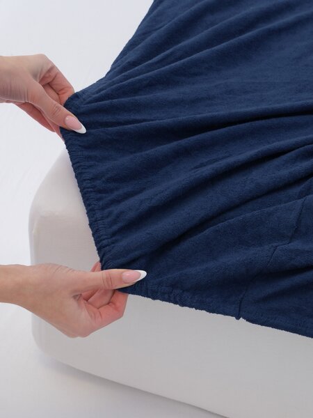 MK Lůžkoviny Froté prostěradlo do postýlky 70 × 140 cm - tmavě modrá