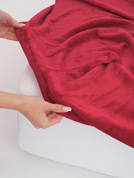 MK Lůžkoviny Prostěradlo mikroplyš Deluxe 140 × 200 cm – tmavě červené