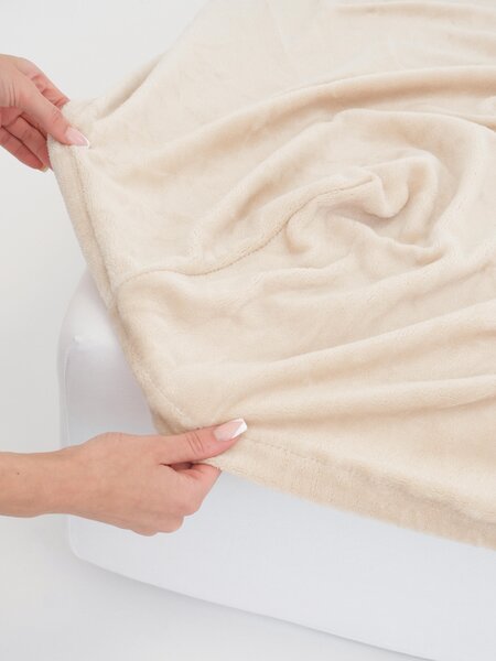 MK Lůžkoviny Prostěradlo mikroplyš Deluxe do postýlky 60 x 120 cm - mandlové