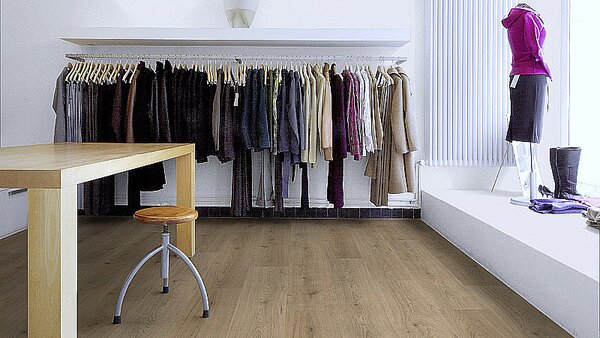 KRONOTEX Catwalk Dub trend hnědý D3128 - 2.13 m2