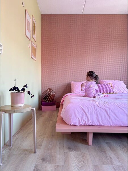 Světle růžová dvoulůžková postel z borovicového dřeva s roštem 140x200 cm Japan – Karup Design