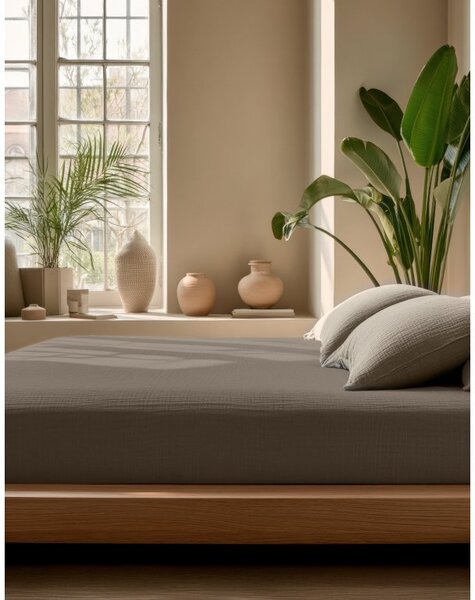 Mušelínové napínací prostěradlo taupe Velikost: 90x200x30