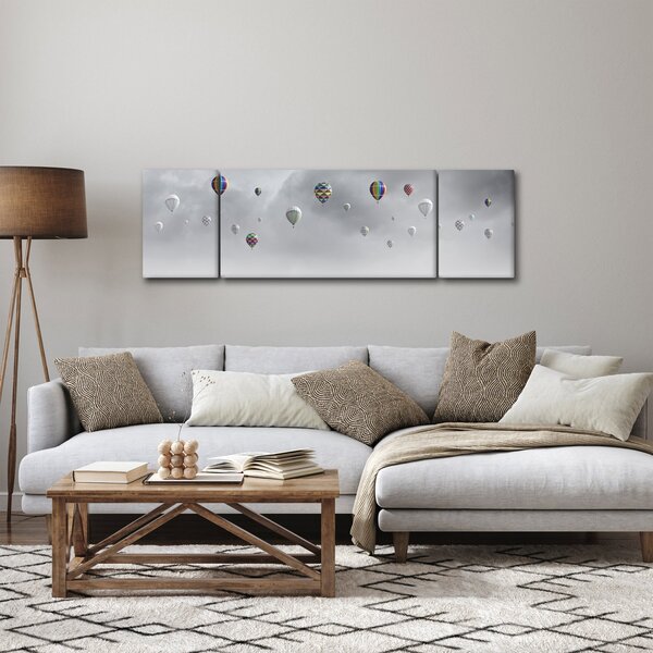 Obraz - Balóny nad cihlovou zdí (170x50 cm)
