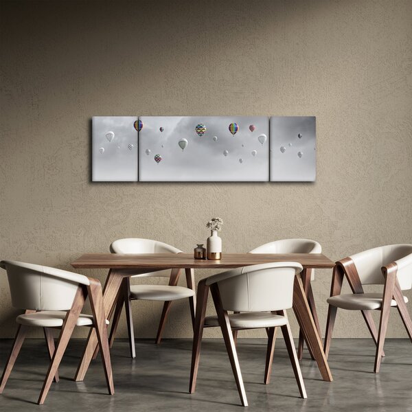 Obraz - Balóny nad cihlovou zdí (170x50 cm)
