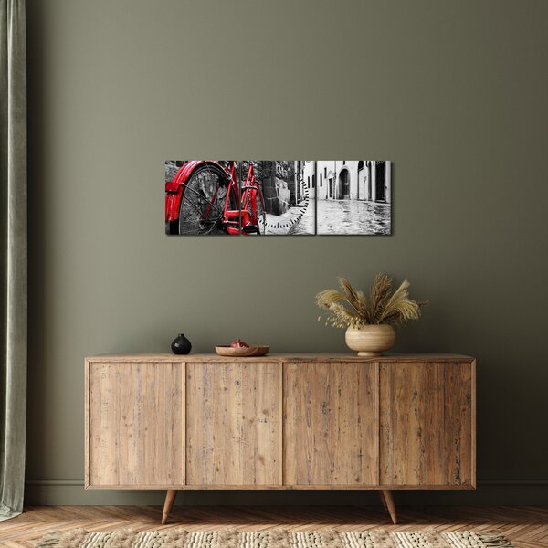 Obraz červeného kola na dlážděné ulici (s hodinami) (90x30 cm)
