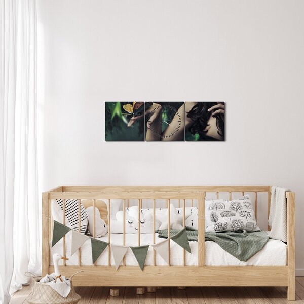 Obraz půvabné ženy s motýlem (s hodinami) (90x30 cm)