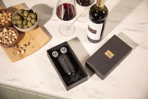 Nabíjecí vakuová pumpa na víno se 2 zátky Vacu Vin - USB, včetně Li-ion baterie