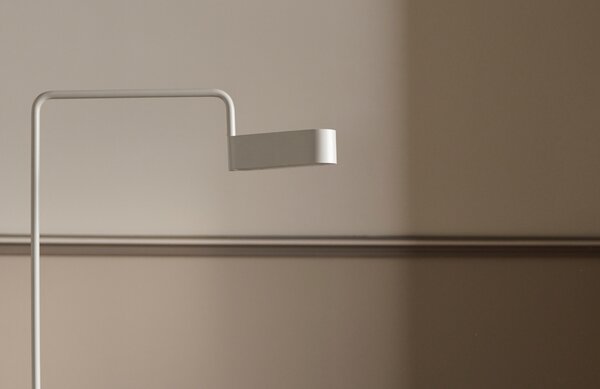 -25 % Dny MOMENTI– Bolia Černá kovová stojací lampa Scribe 133 cm