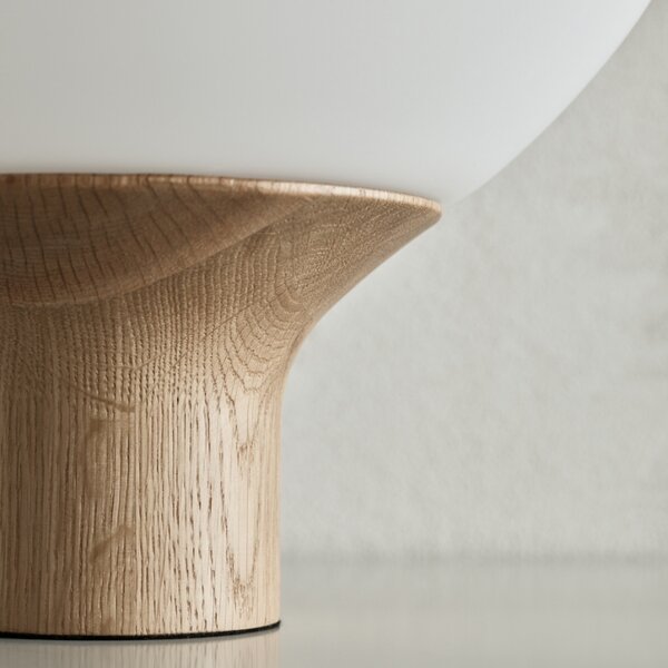 Bolia Opálově bílá skleněná stolní lampa Acorn 32 cm