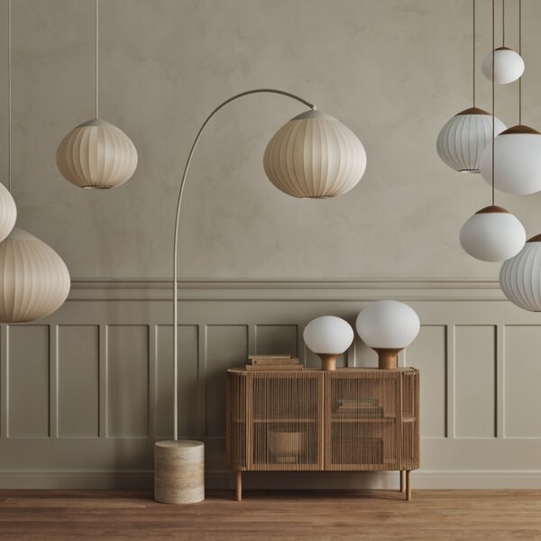 Bolia Opálově bílá skleněná stolní lampa Acorn 32 cm