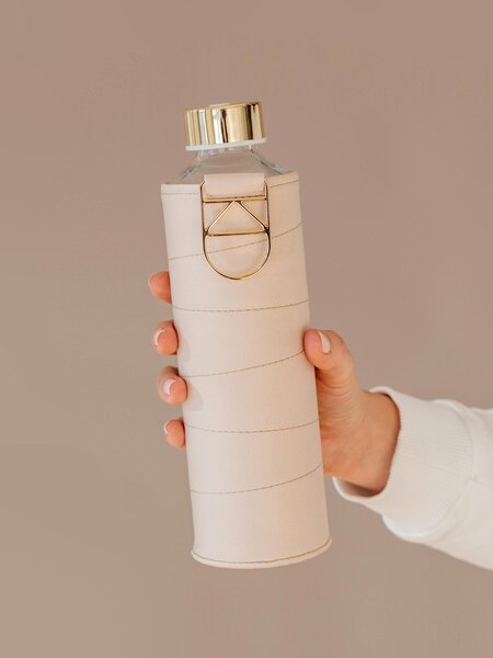 Skleněná lahev s obalem z umělé kůže EQUA Beige 750 ml