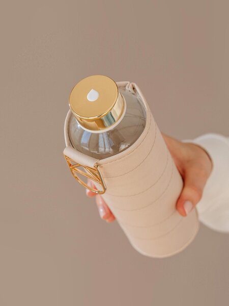 Skleněná lahev s obalem z umělé kůže EQUA Beige 750 ml
