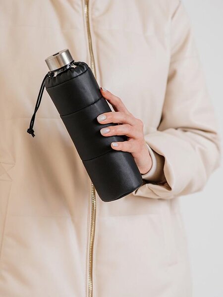Skleněná lahev s obalem z umělé kůže EQUA Puffy Black 750 ml
