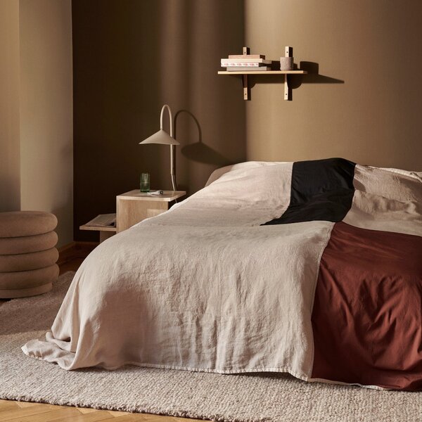 FERM LIVING Nástěnná lampa Arum Swivel, Cashmere