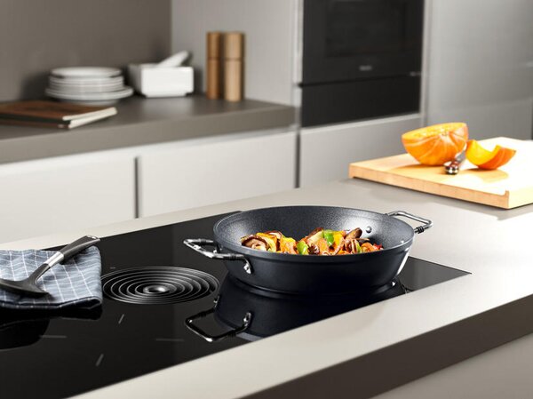 SERVÍROVACÍ PÁNEV 32 cm Fissler