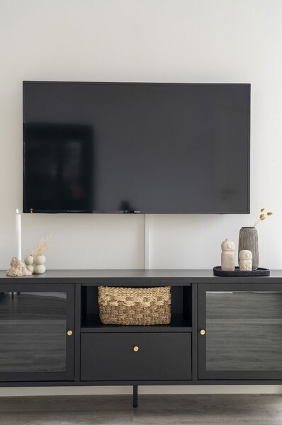 TV stolek/skříňka Dalmira 6 (černá). Akce -20%