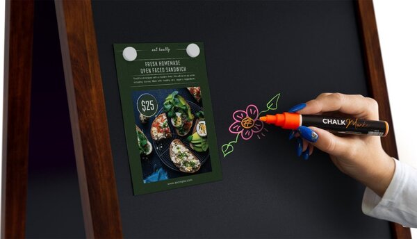 Magnetický kriedový reklamný stojan vodoodolný 110x 56 cm KLASICKÁ HNEDÁ