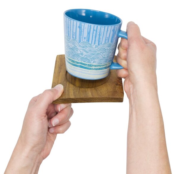 Porcelánový hrnek PPD Blue Wave, modrý, akáciový podšálek, motiv vln, 350 ml