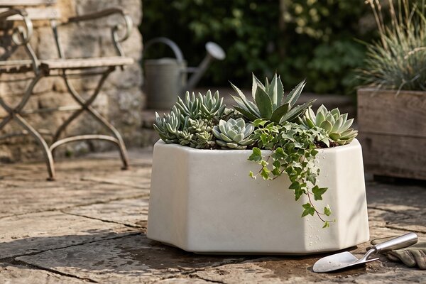 Ferm Living designové zahradní květináče Staffa Planter Small