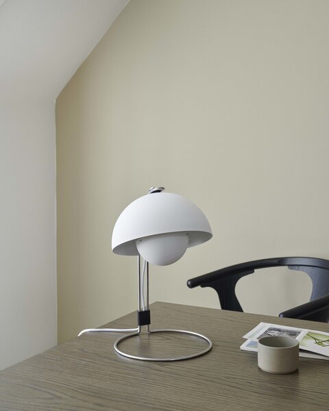 Stolní lampa Flowerpot VP4 "Matt White" &Tradition
