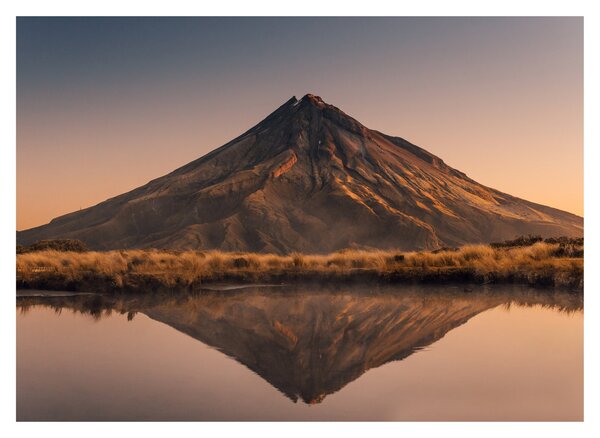 Skleněný obraz odrazu hory Taranaki, Nový Zéland (70x50 cm)