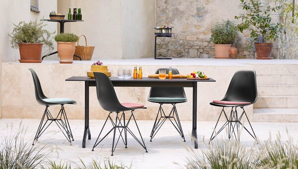 Vitra designové židle DSR - skořepina černá, podnož chromová