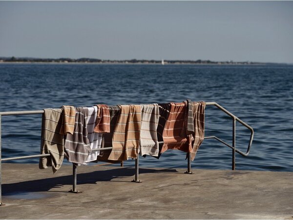 Hnědá/béžová bavlněná osuška 70x140 cm Sauna – Zone