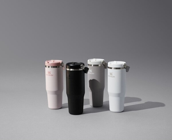 Světle šedá termoska z nerezové oceli 410 ml IceFlow™ Flip Straw 2.0 Tumbler Ash – Stanley