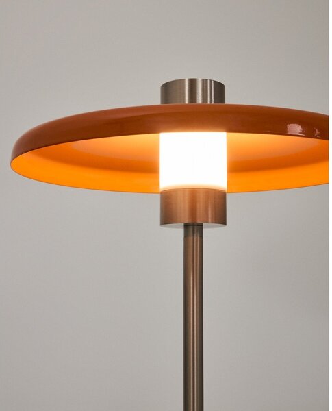Oranžová stojací lampa s kovovým stínidlem (výška 130 cm) Nuvira – Kave Home