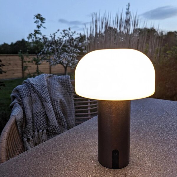 Nordic Living Měděná dobíjecí zahradní LED lampa Sohy