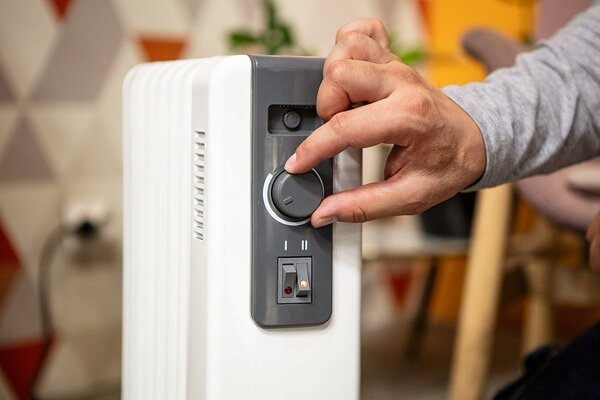 ELEKTRICKÝ OLEJOVÝ RADIÁTOR MALÝ OHŘÍVAČ 1500W TERMOSTAT NEO TOOLS