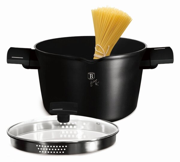 Kastrol s poklicí a titanovým povrchem a poklicí 24 cm Matte Black Collection