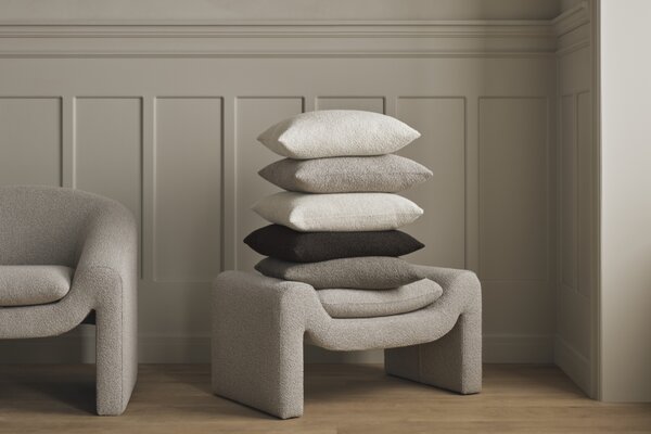 -25 % Dny MOMENTI– Bolia Tmavě hnědá bouclé podnožka Mielo 83 x 52 cm
