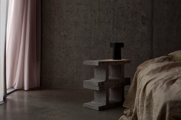 -25 % Dny MOMENTI– Zone Denmark Černá plastová nabíjecí stolní LED lampa Oblong