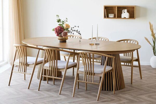 -25 % Dny MOMENTI– Nordic Living Dubový rozkládací jídelní stůl Osaika 120/240 x 120 cm