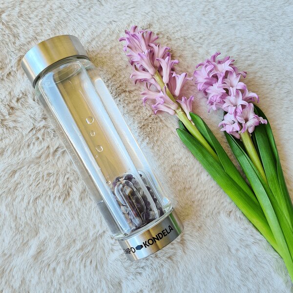 TEMPO-KONDELA CRYSTAL, skleněná láhev s ametystem, 500 ml
