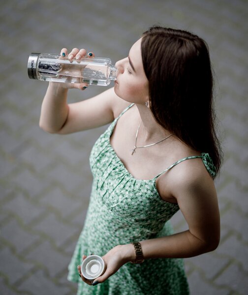 TEMPO-KONDELA CRYSTAL, skleněná láhev s ametystem, 500 ml