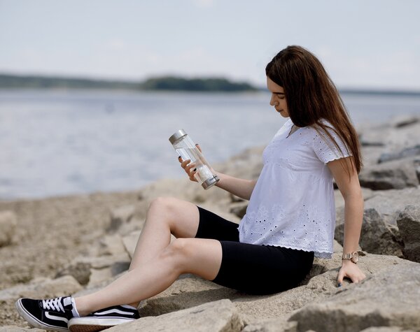 TEMPO-KONDELA CRYSTAL, skleněná láhev s bílým křemenem, 500 ml