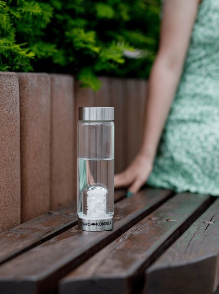 TEMPO-KONDELA CRYSTAL, skleněná láhev s bílým křemenem, 500 ml