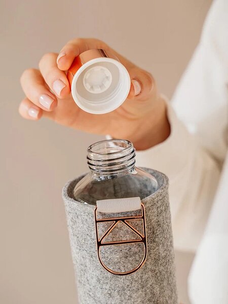 Skleněná lahev s plstěným obalem EQUA Rose Gold 750 ml