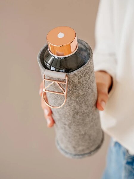 Skleněná lahev s plstěným obalem EQUA Rose Gold 750 ml