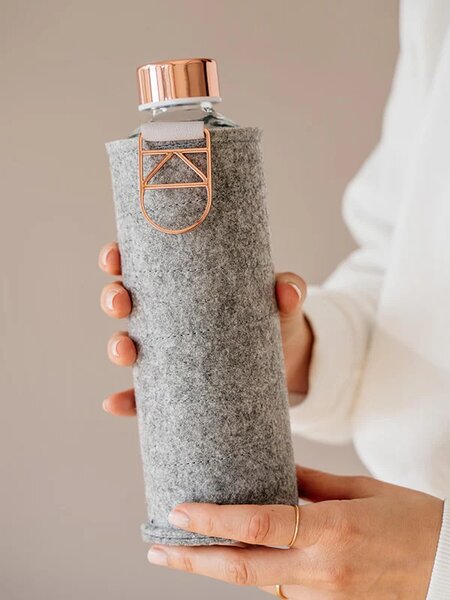 Skleněná lahev s plstěným obalem EQUA Rose Gold 750 ml