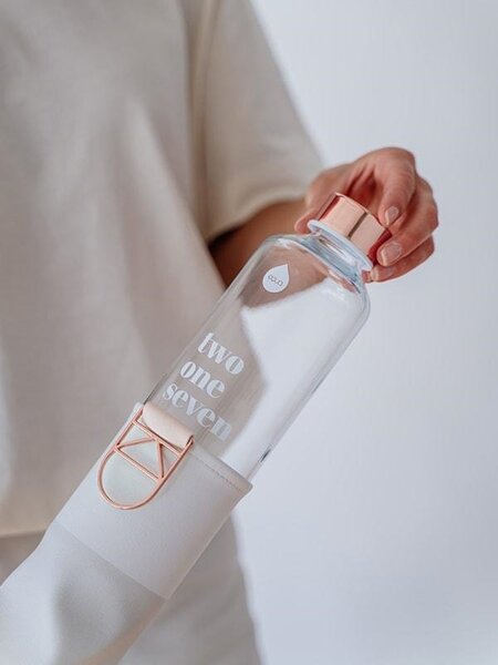 Skleněná lahev s obalem z umělé kůže EQUA Sage 750 ml